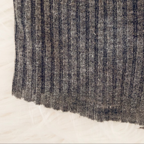 MOVING SALE! Gray Ribbed Topshop Crop Top - Picture 4 of 8